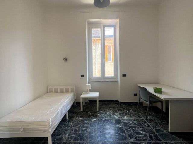 Stanza in appartamento in affitto a La Spezia