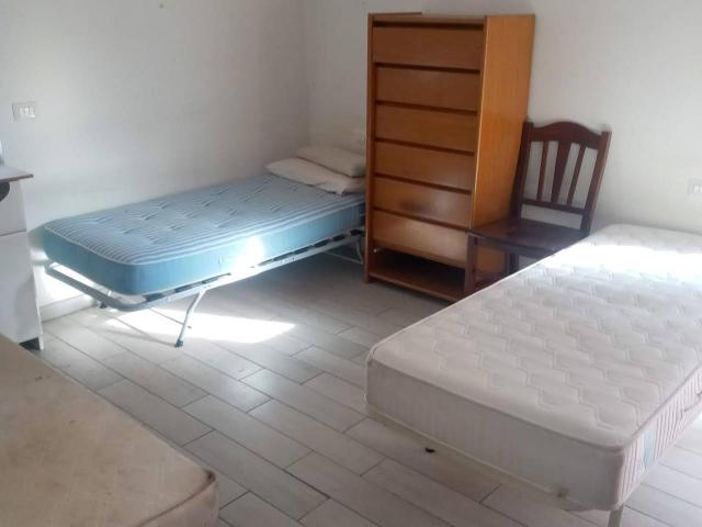 Stanza in appartamento in affitto a Limbiate