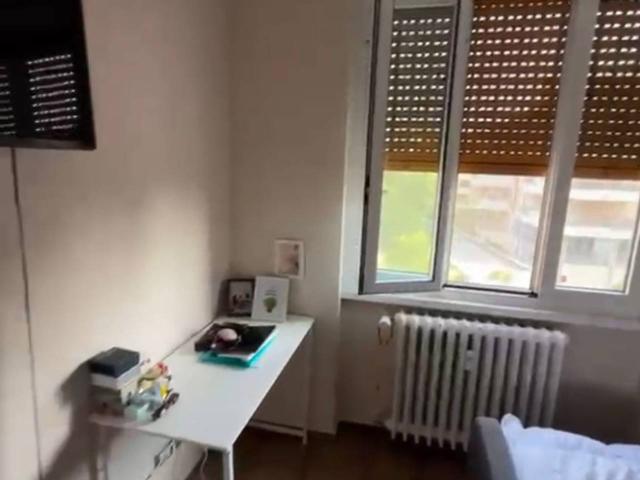 Stanza in appartamento in affitto a Melegnano