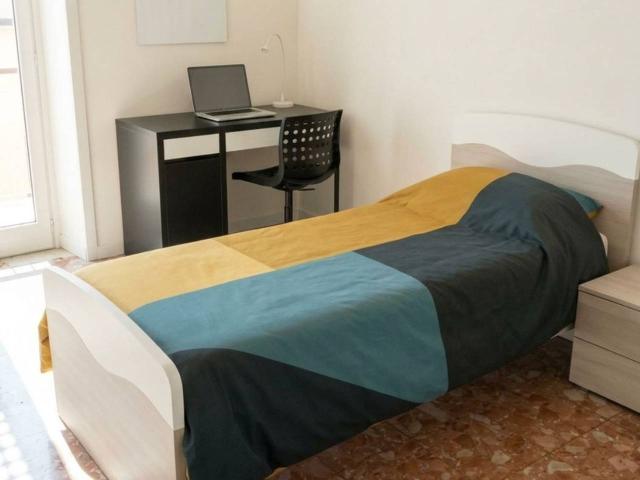 Stanza in appartamento in affitto a Milano