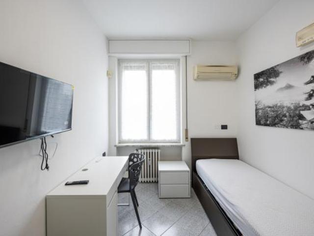 Stanza in appartamento in affitto a Milano