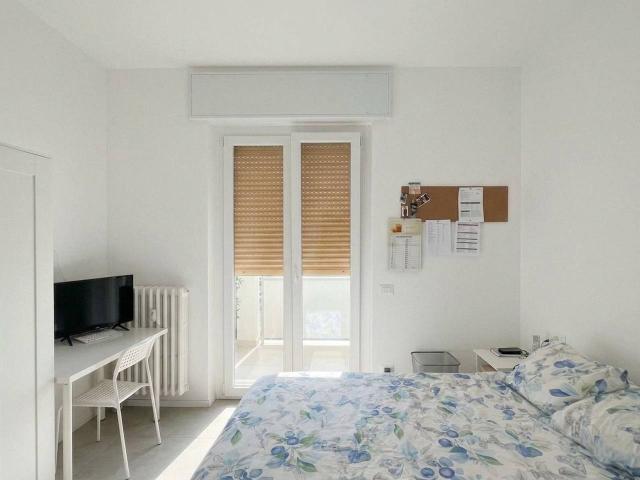 Stanza in appartamento in affitto a Milano