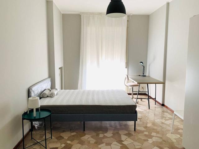 Stanza in appartamento in affitto a Milano