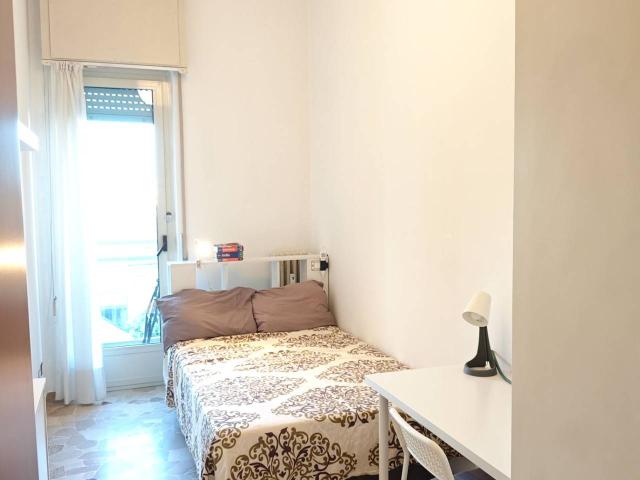 Stanza in appartamento in affitto a Milano