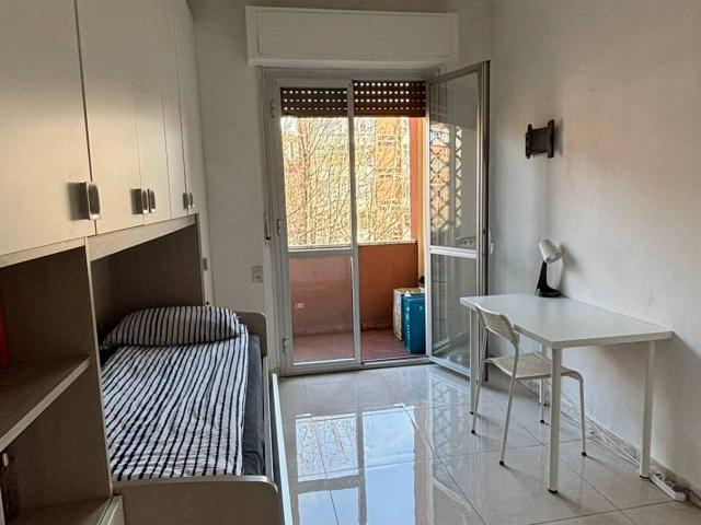 Stanza in appartamento in affitto a Milano