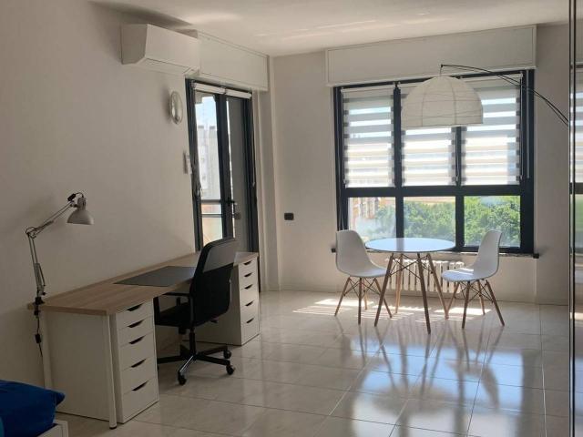 Stanza in appartamento in affitto a Milano