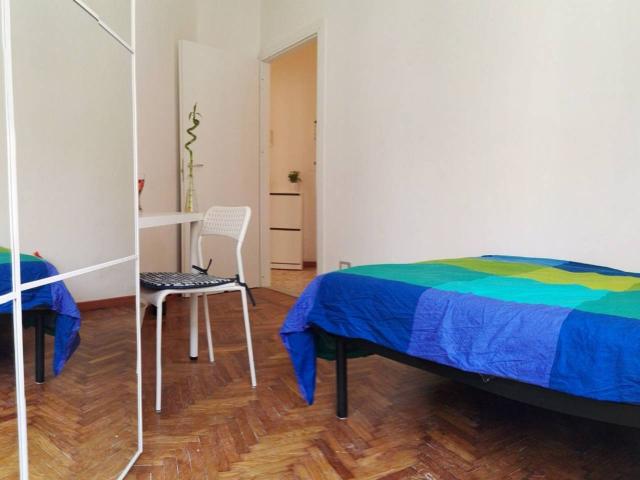Stanza in appartamento in affitto a Milano