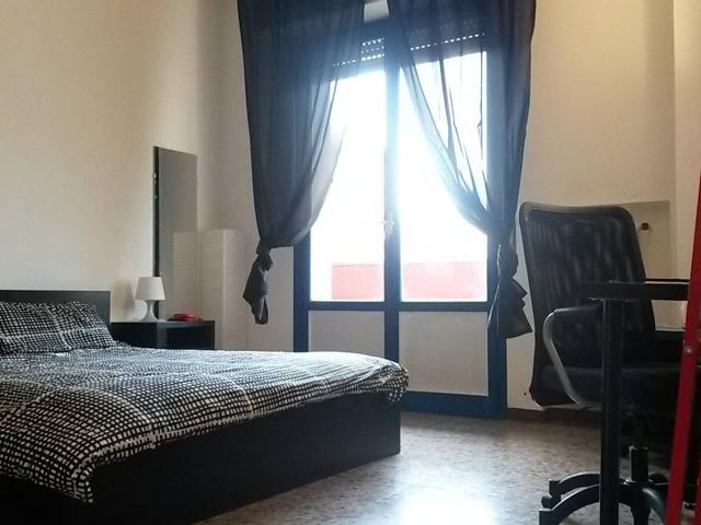 Stanza in appartamento in affitto a Milano