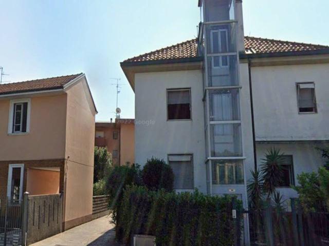 Stanza in appartamento in affitto a Monza