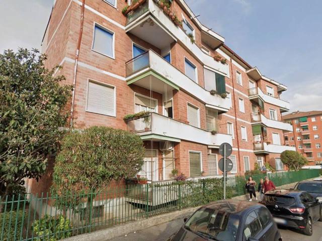 Stanza in appartamento in affitto a Monza
