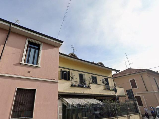 Stanza in appartamento in affitto a Monza