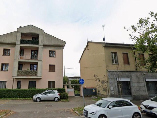 Stanza in appartamento in affitto a Monza