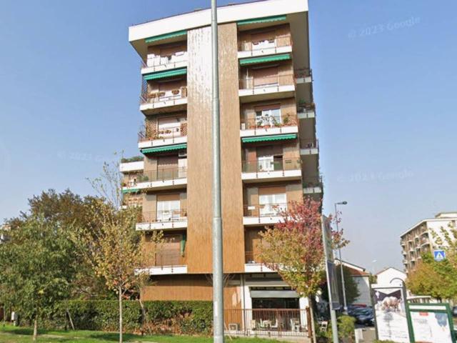 Stanza in appartamento in affitto a Monza