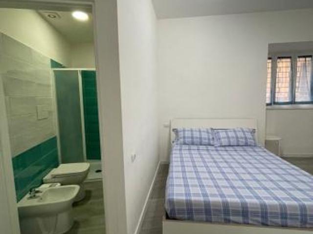 Stanza in appartamento in affitto a Napoli