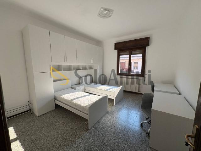 Stanza in appartamento in affitto a Novara