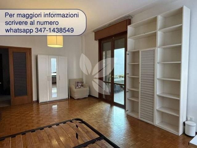 Stanza in appartamento in affitto a Parma