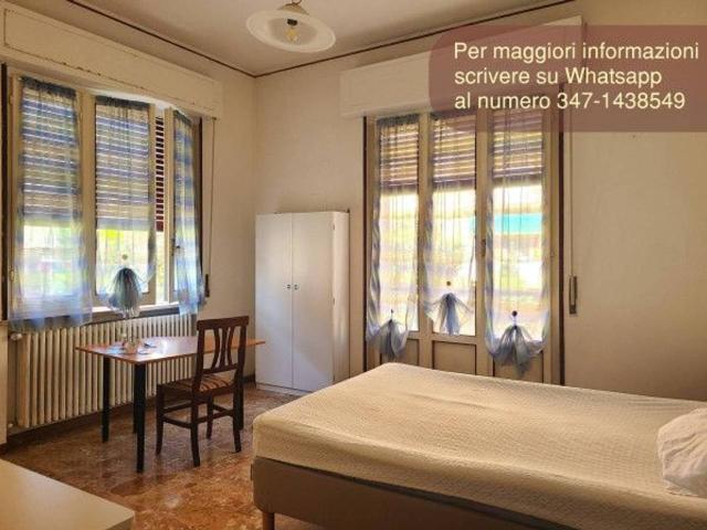 Stanza in appartamento in affitto a Parma