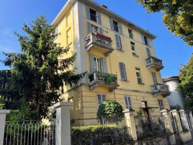Stanza in appartamento in affitto a Parma