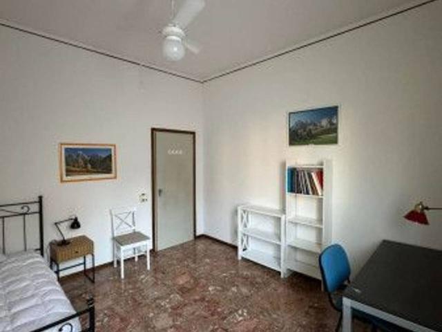 Stanza in appartamento in affitto a Parma