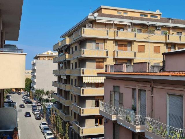 Stanza in appartamento in affitto a Pescara