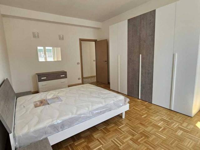 Stanza in appartamento in affitto a Piacenza