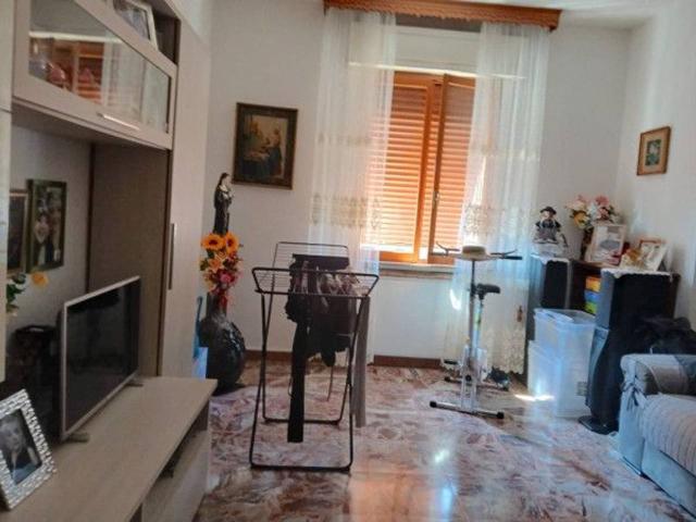 Stanza in appartamento in affitto a Piacenza