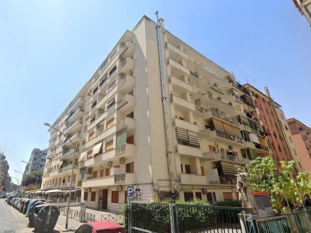 Stanza in appartamento in affitto a Roma