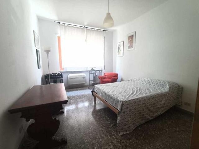 Stanza in appartamento in affitto a Roma