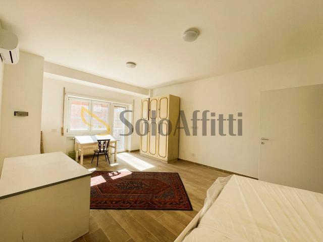 Stanza in appartamento in affitto a Roma