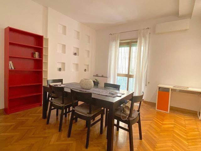 Stanza in appartamento in affitto a Roma
