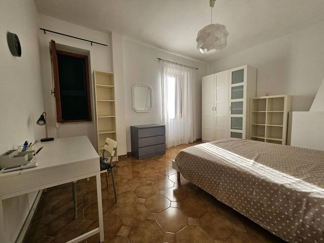 Stanza in appartamento in affitto a Roma