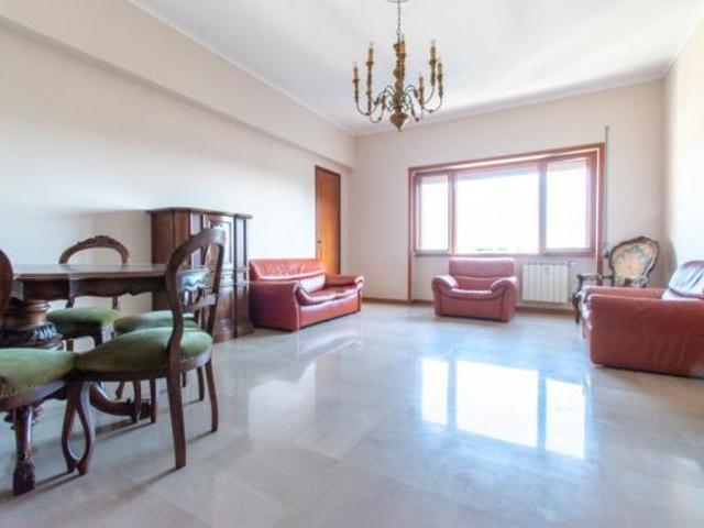 Stanza in appartamento in affitto a Roma