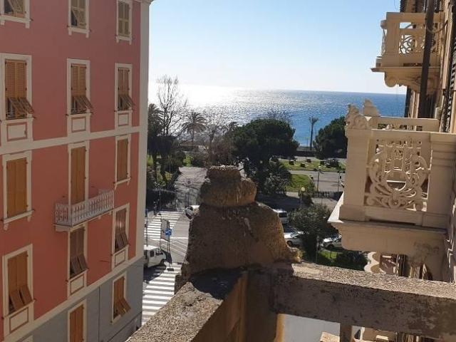 Stanza in appartamento in affitto a Savona