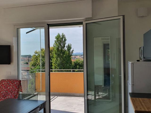 STANZA in luminoso appartamento moderno con terrazzo panoramico in affitto a Padova