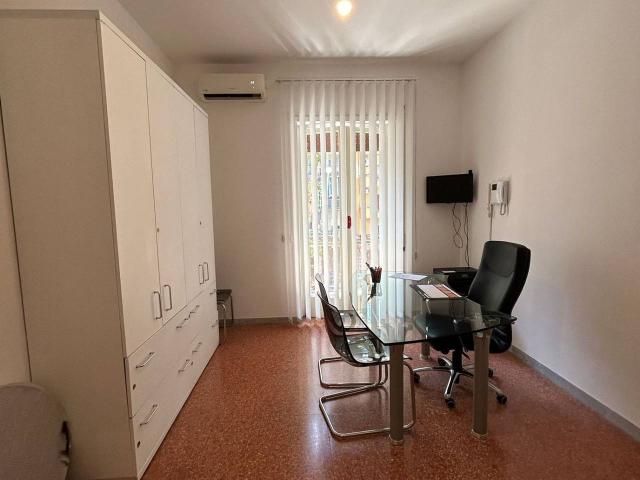 Stanza in studio in affitto a Roma