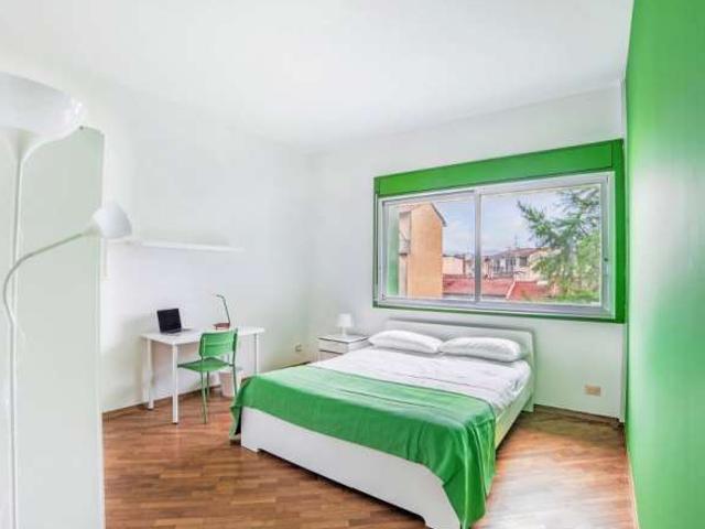 Stanza in un appartamento con 5 camere da letto a Porta al Prato, Firenze