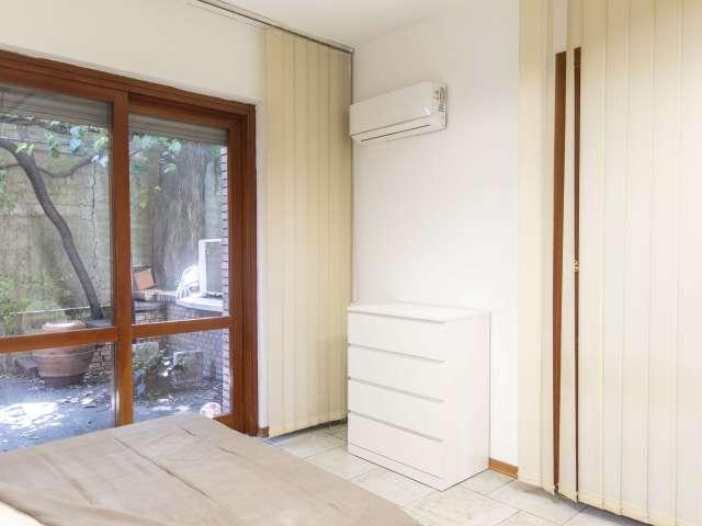 Stanza in un appartamento condiviso con 3 camere da letto in affitto a Fleming, Roma