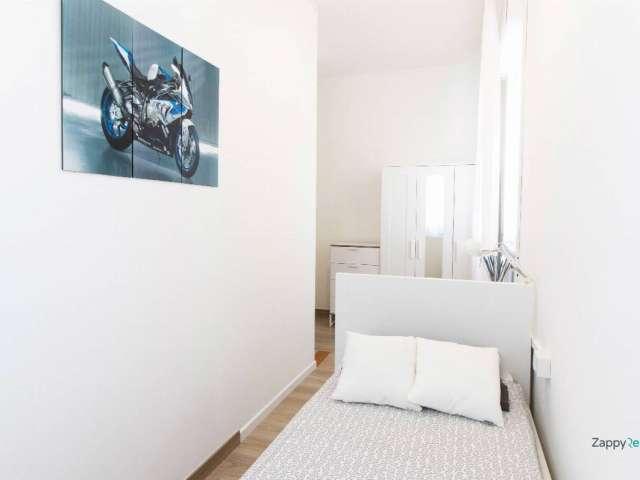 Stanza in un appartamento condiviso con 7 camere da letto in affitto a Bovisa