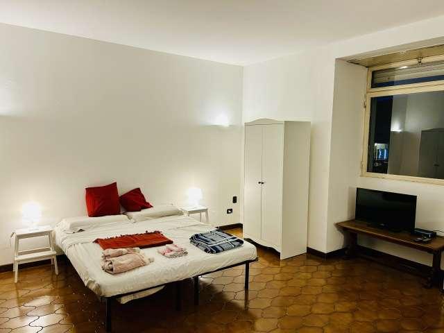 Stanza in un appartamento condiviso con 4 camere da letto in affitto a Gallaratese, Milano