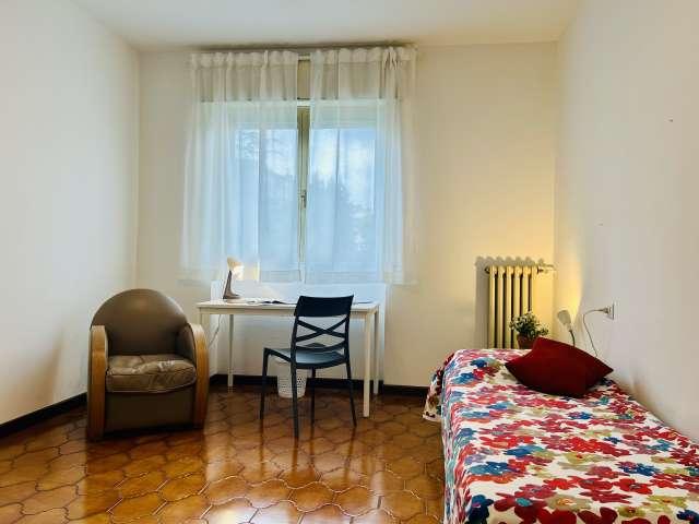 Stanza in appartamento condiviso in affitto a Gallaratese, Milano