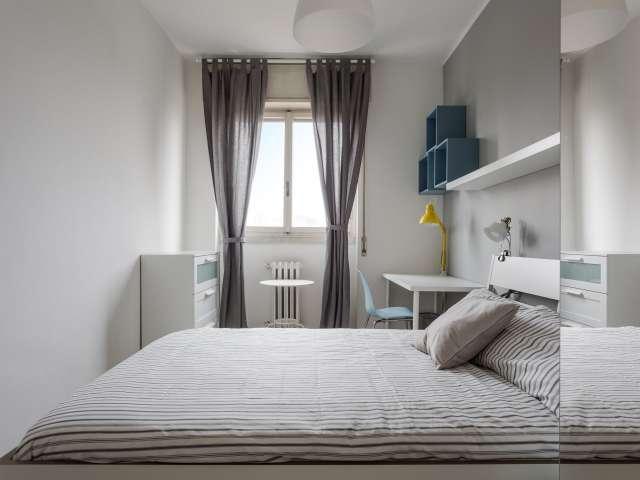 Stanza in un appartamento condiviso con 5 camere da letto in affitto a Milano