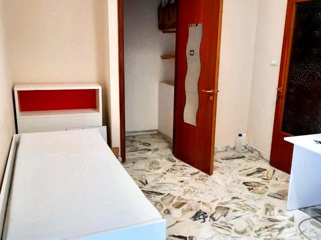 Stanza in Via Asilo Sant'Agata a Catania in appartamento condiviso con 3 camere