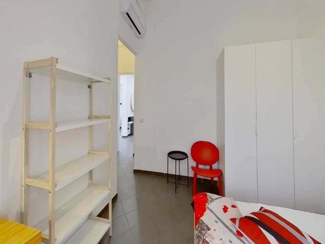 Stanza in Via Gualtiero Castellini