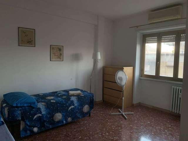 Stanza in Via Silvestro Gherardi, Roma