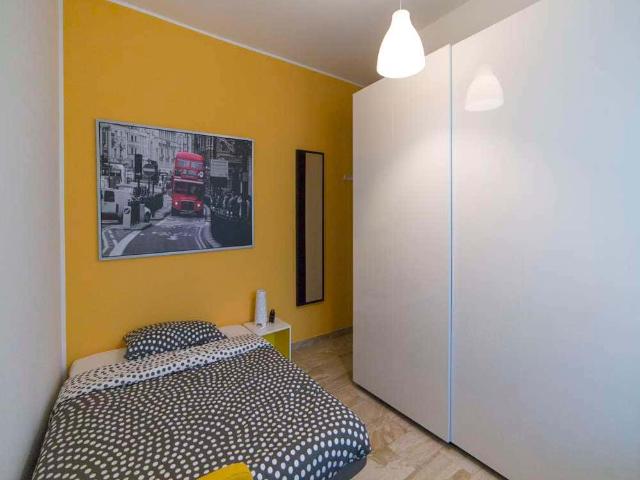 Stanza in Via Valvassori Peroni