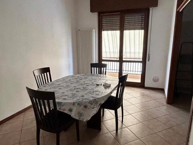 Stanza LIBERA DA SUBITO Cucina praticamente nuova