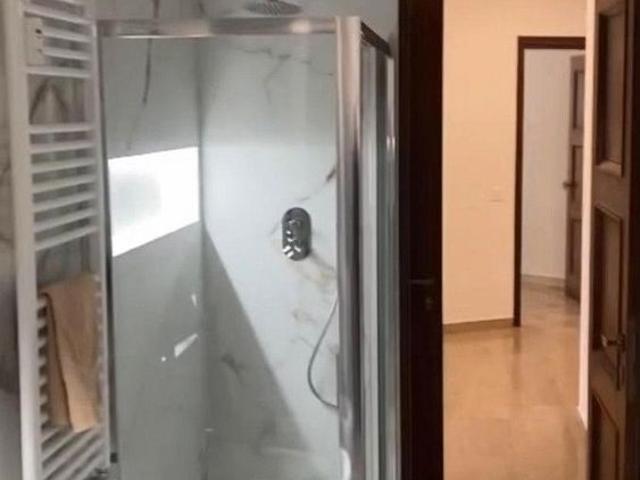 Stanza luminosa e spaziosa
