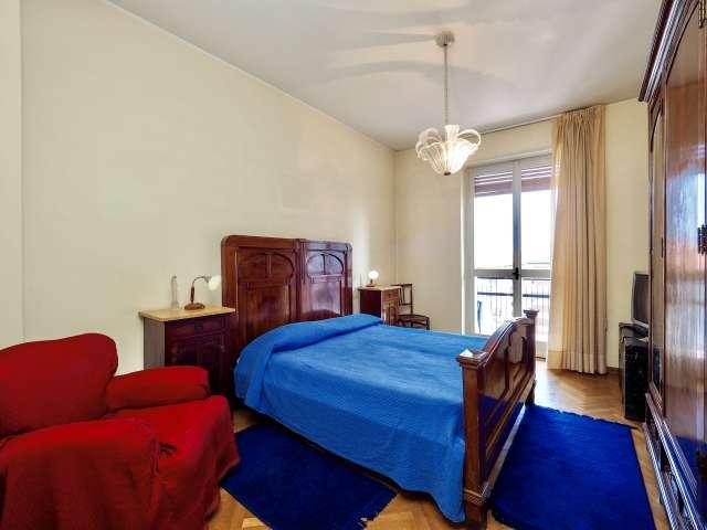 Stanza luminosa in appartamento con 2 camere da letto a San Donato, Milano