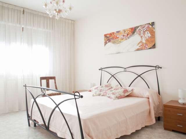 Stanza moderna in appartamento condiviso in Cassia Giustiniana, Roma
