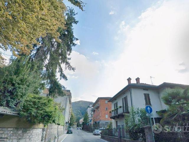 Stanza matrimoniale con posto auto ponte chiasso